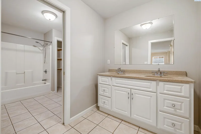 101304 N Billings Ct, West Richland, WA 99353, West Richland, Washington, United States. - Photo 34