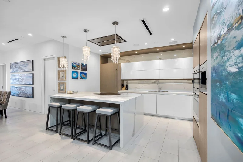 Modern Paradise Island Condo!