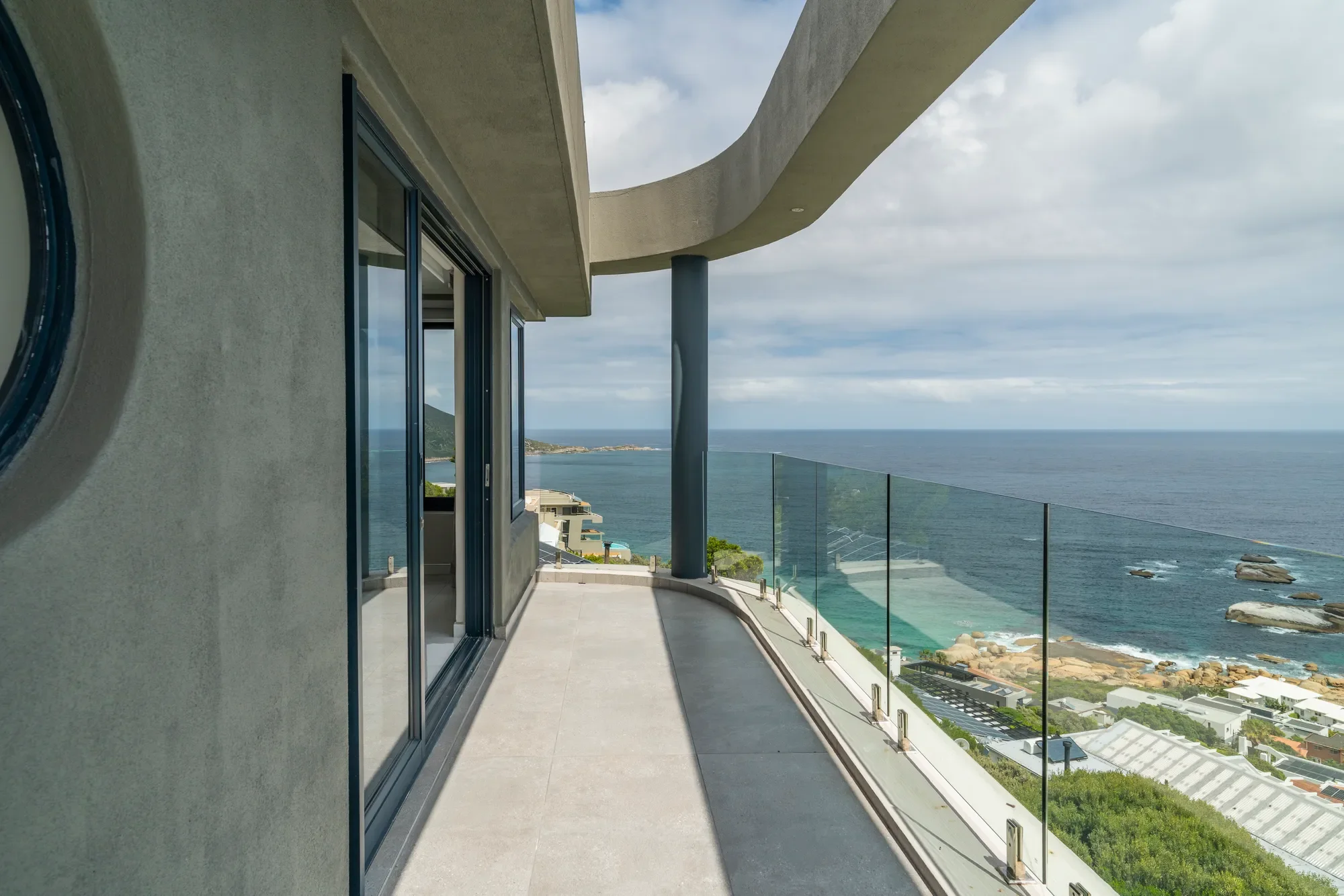 Exterior photo 9
