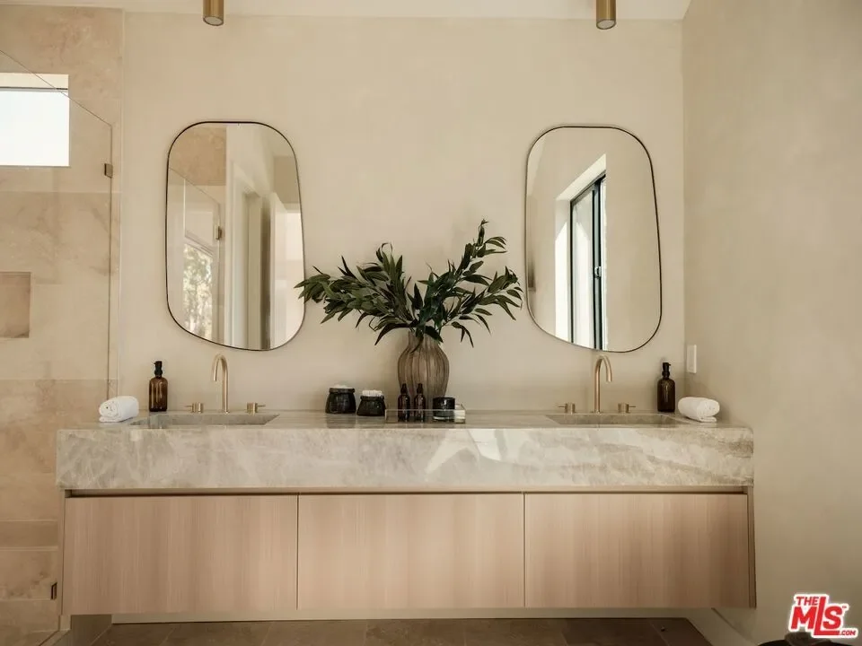3629 Rosewood Avenue, Los Angeles, California, United States. - Photo 16