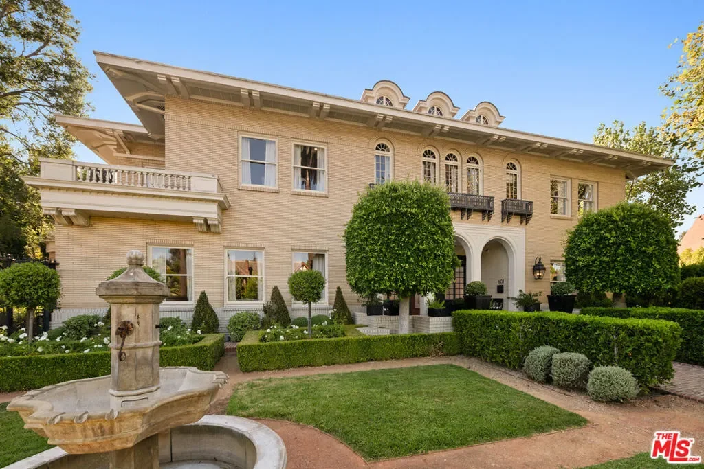 601 S Windsor Boulevard, Los Angeles, California, United States. - Photo 7