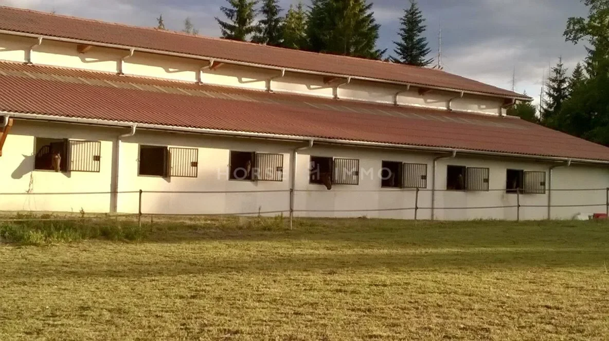 Exterior photo 2