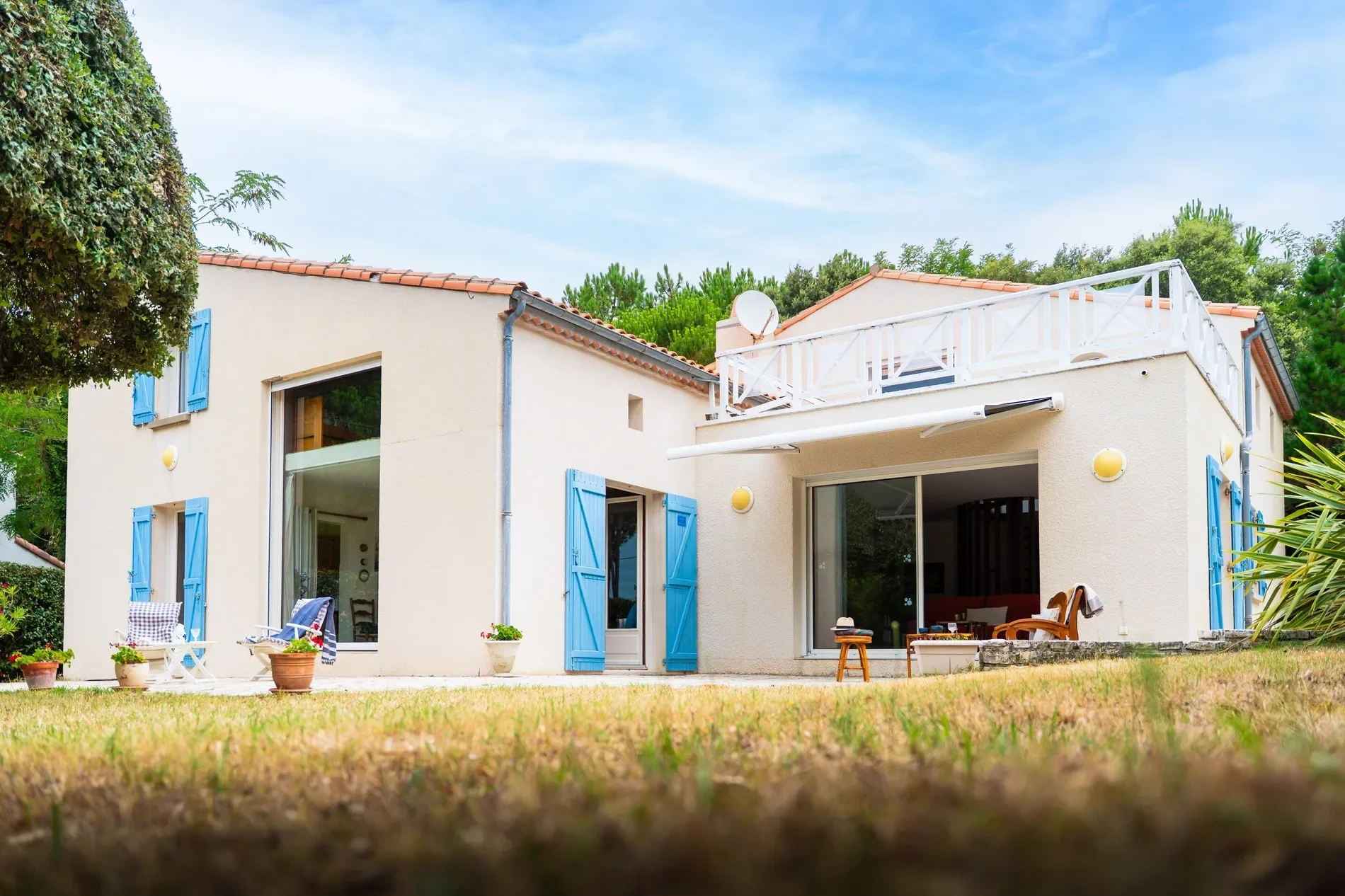 Exterior photo 7