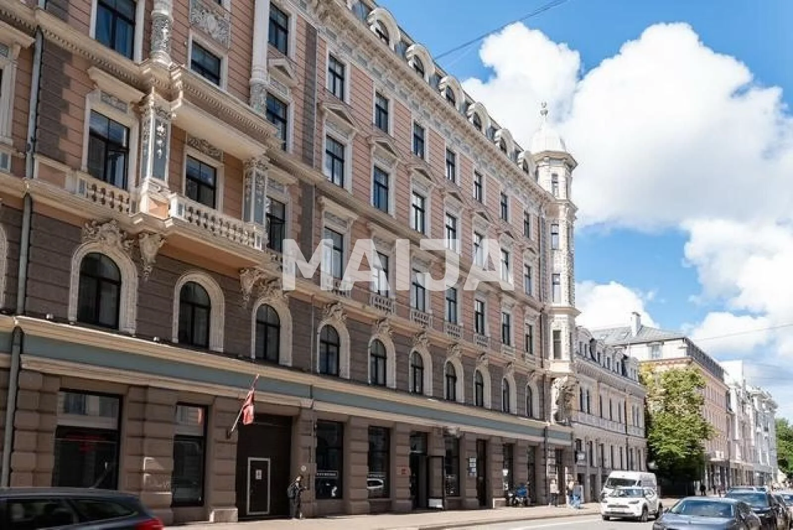 Exterior photo 1