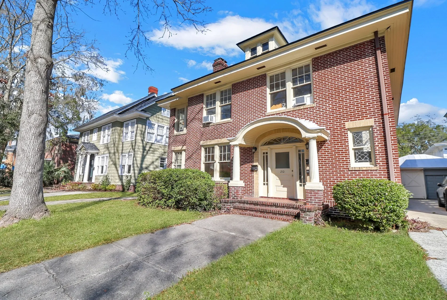 Exterior photo 2
