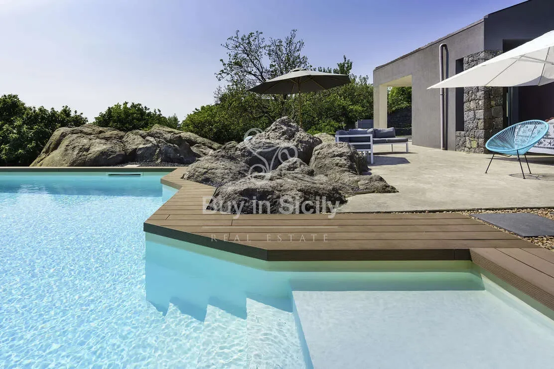 Exterior photo 8