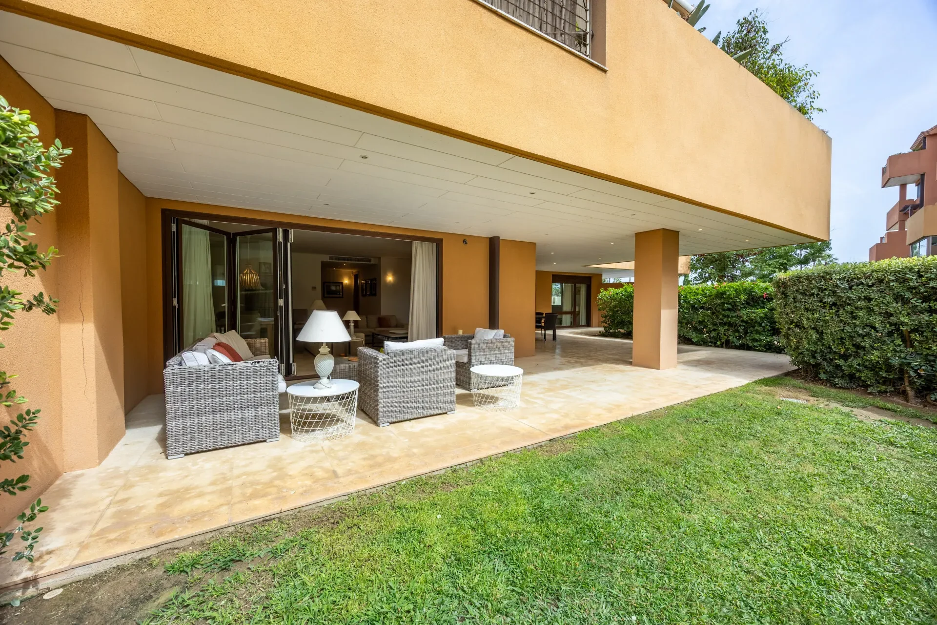 Exterior photo 5