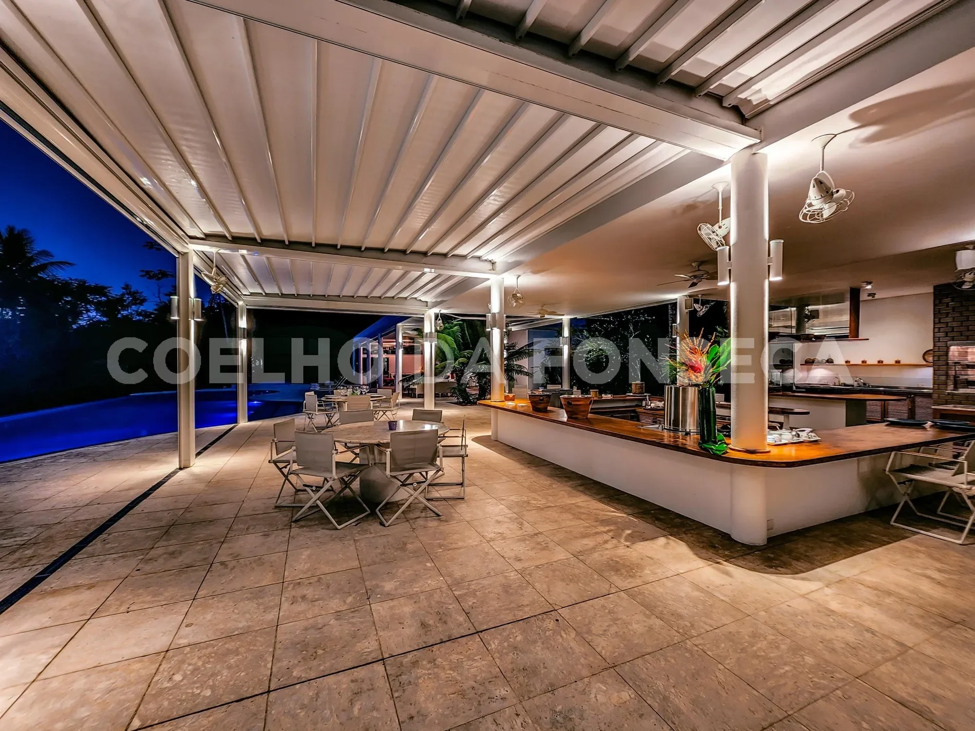 Exterior photo 6