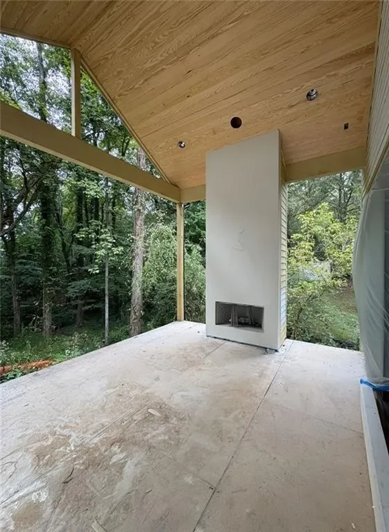 Exterior photo 2