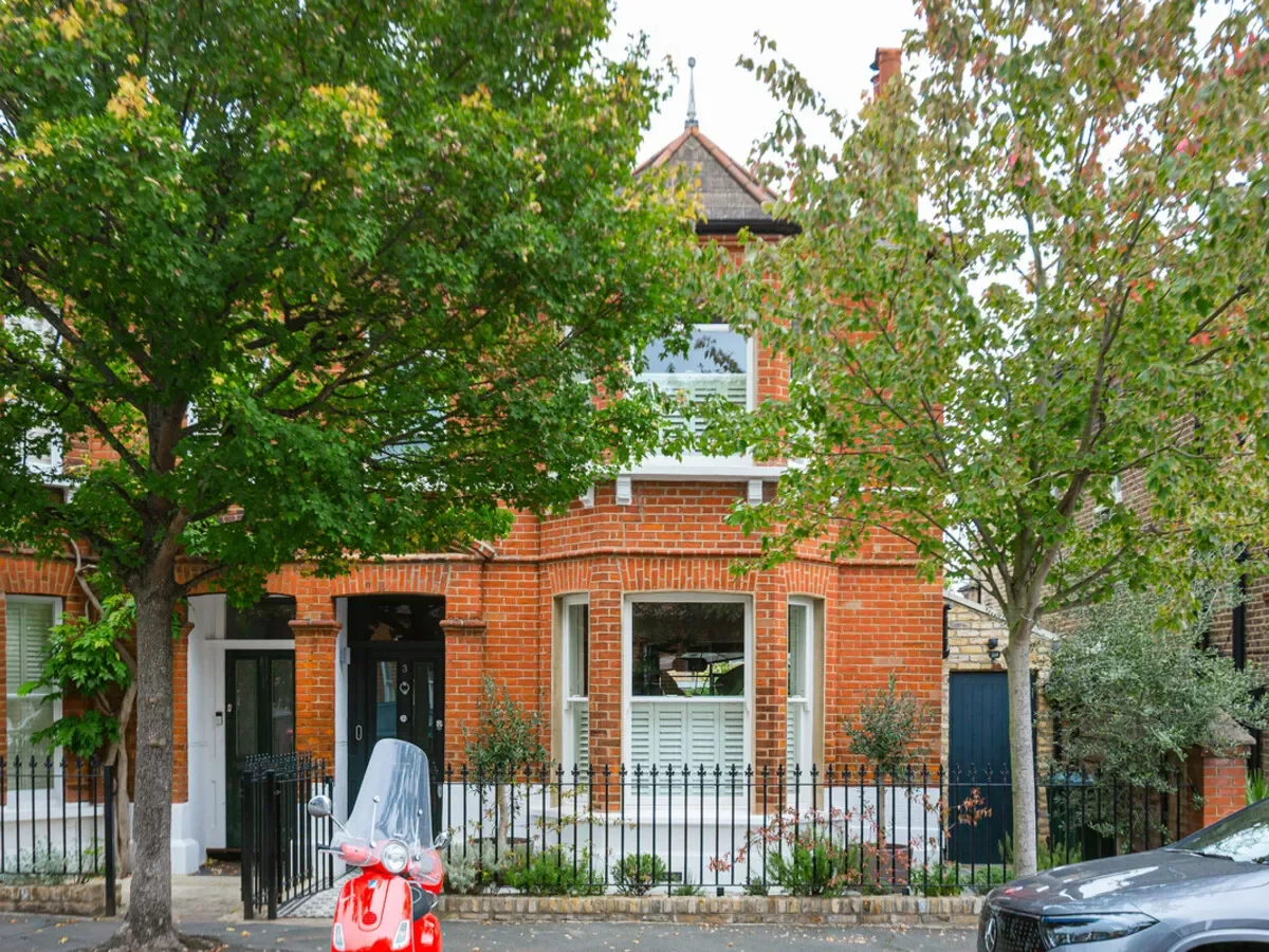 Henning Street, London, SW11, London, England, United Kingdom. - Photo 2