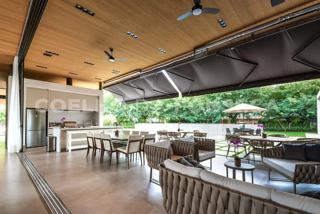 Exterior photo 2