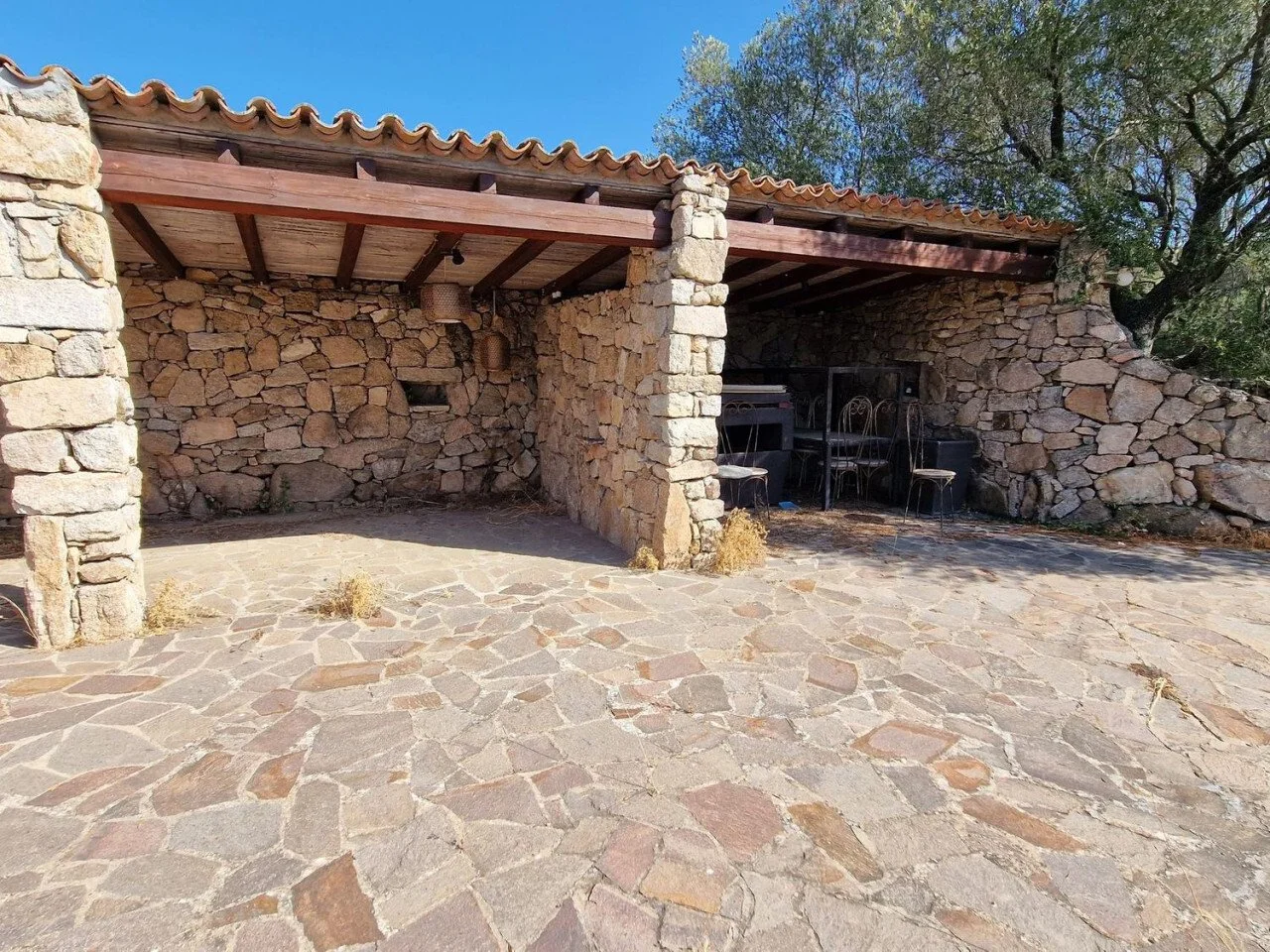 Exterior photo 4