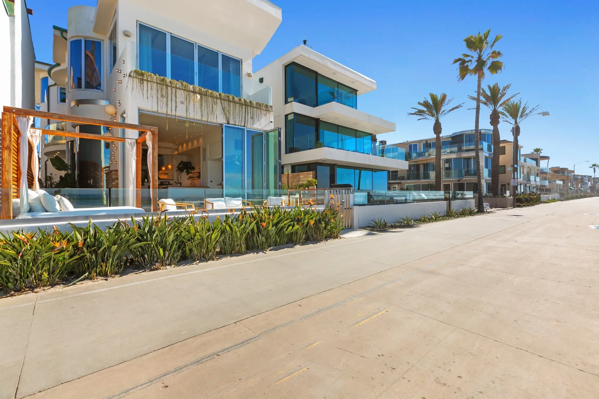 Exterior photo 5