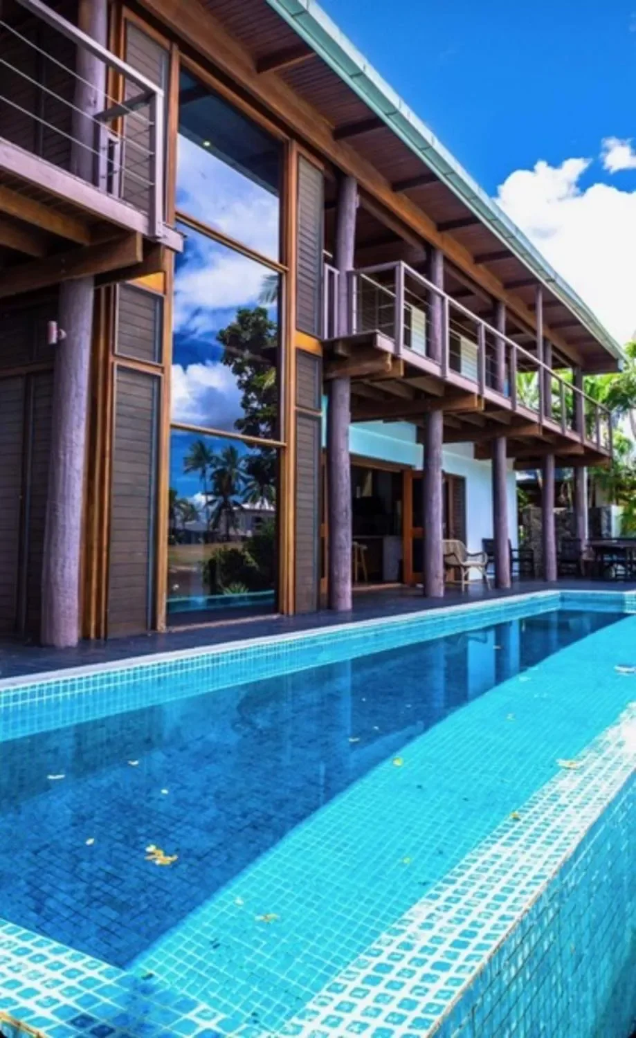 Exterior photo 4