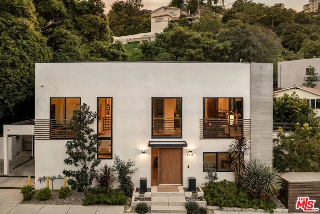 8446 Kirkwood Drive, Los Angeles, California, United States. - Photo 14