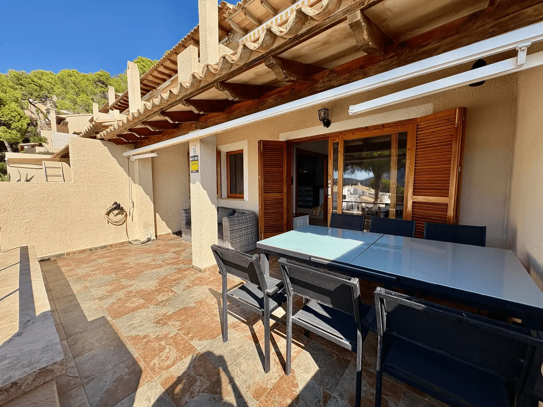 Exterior photo 8