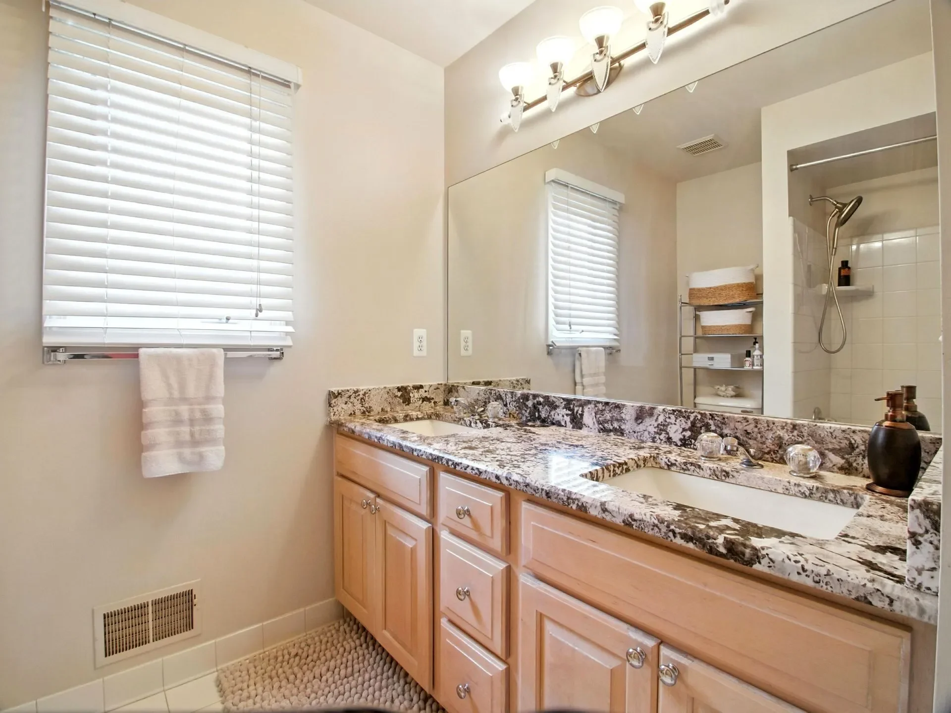 55397 Apple Lane, Shelby Twp, MI 48316, Washington, Michigan, United States. - Photo 21