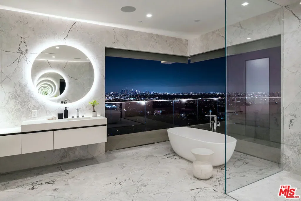 8116 Laurel View Drive, Los Angeles, California, United States. - Photo 36