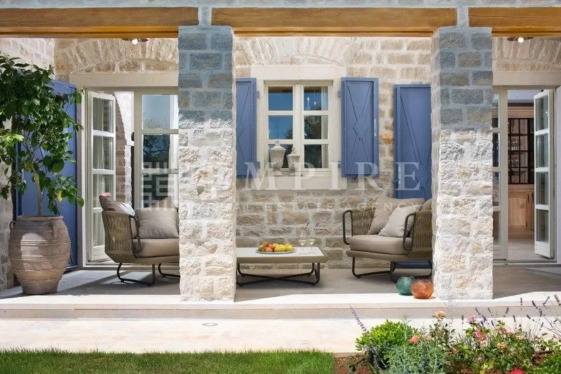 Exterior photo 3