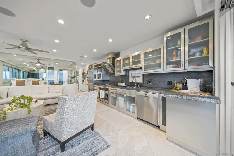 2999 Ocean Front Walk 2, San Diego, California, United States. - Photo 11