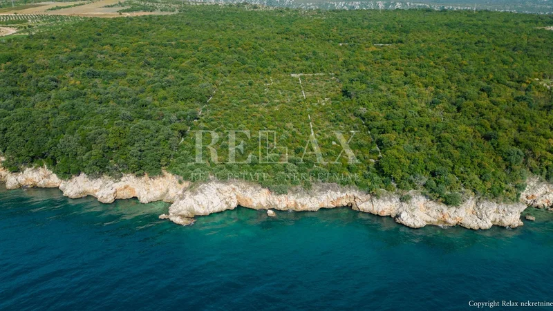 Novi Vinodolski - investment land, first row to the sea