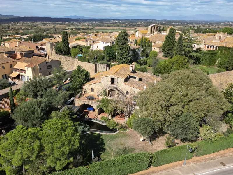 Exclusive 16th-century Country House with a tourist license, annex house, and two pools in the heart