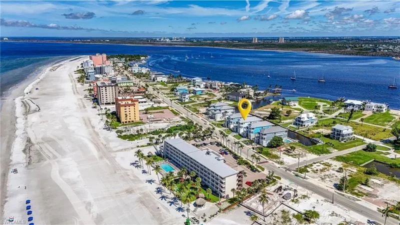 661, Fort Myers Beach, Florida, United States. - Photo 32