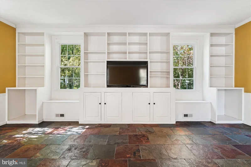 4710 Pinecrest Court, Dumfries, VA 22025, Dumfries, Virginia, United States. - Photo 17