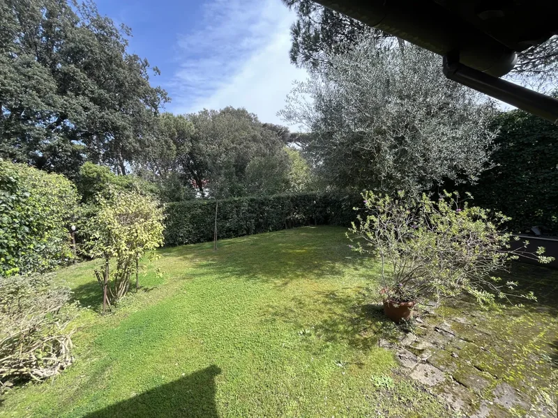 Viale Nettuno, Fregenae, Lazio, Italy. - Photo 61