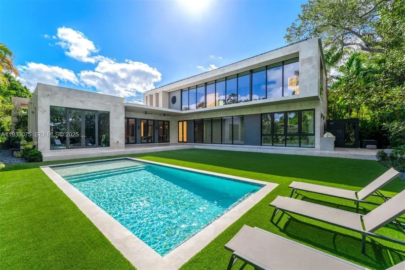 Single Family Residence in Miami