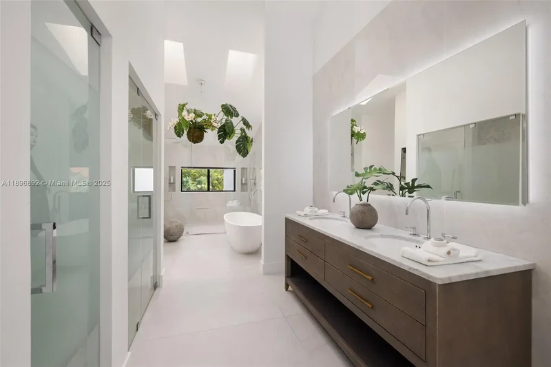 2000 S Bayshore Dr 4, Miami, Florida, United States. - Photo 37