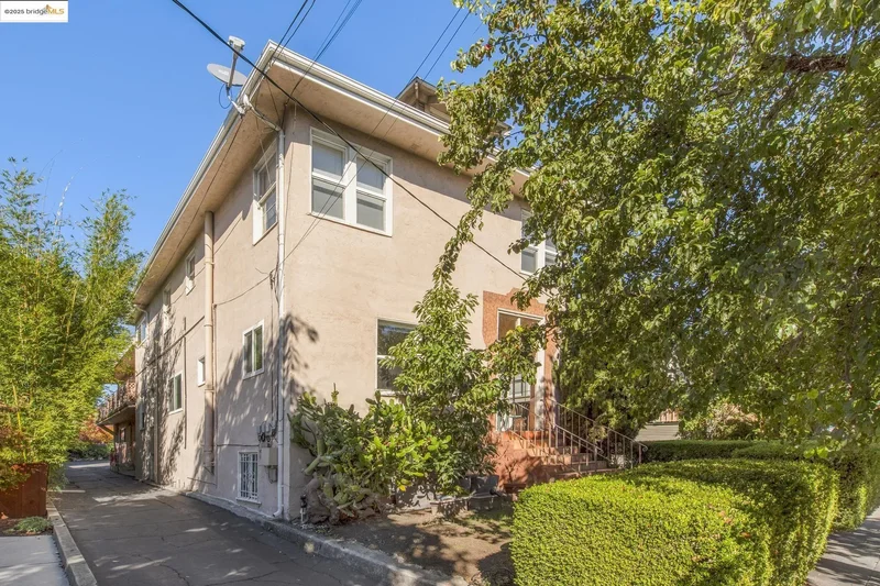 558 58th St, Oakland, California, United States. - Photo 3
