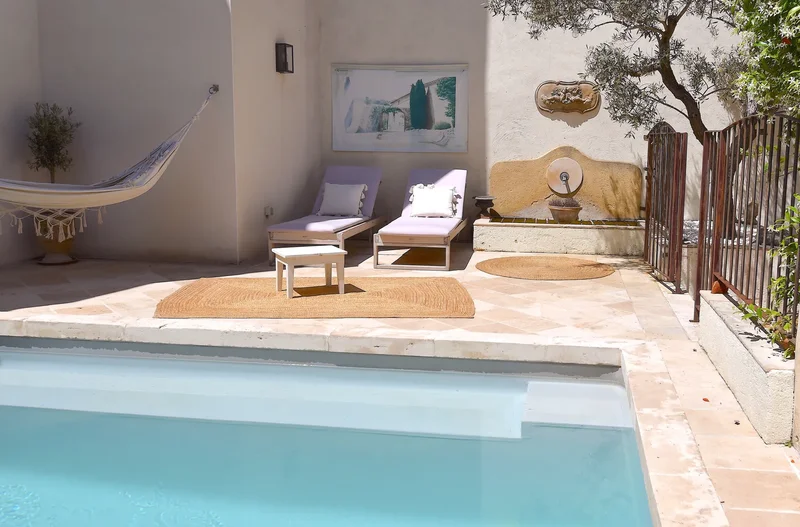 Un demeure de ville d'exception avec garage et piscine
