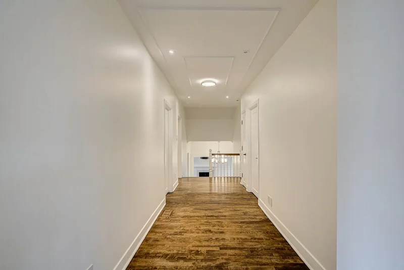 433 Av. Ellerton, Mount Royal, Quebec, Canada. - Photo 22