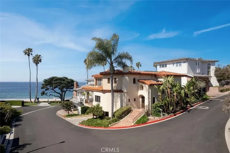 64 Emerald Bay, Laguna Beach, California, United States. - Photo 2