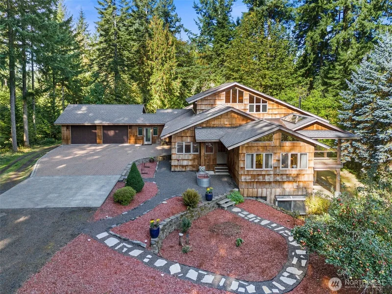 Secluded Luxury Estate on 86 Acres of Timberland