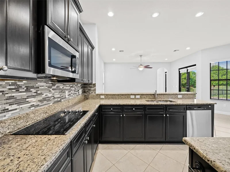 8771 NW 41st St, Pembroke Pines, Florida, United States. - Photo 12