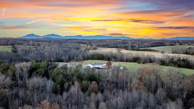 1962 McDaniel Rd RD, Bedford, VA 24523, Bedford, Virginia, United States. - Photo 136