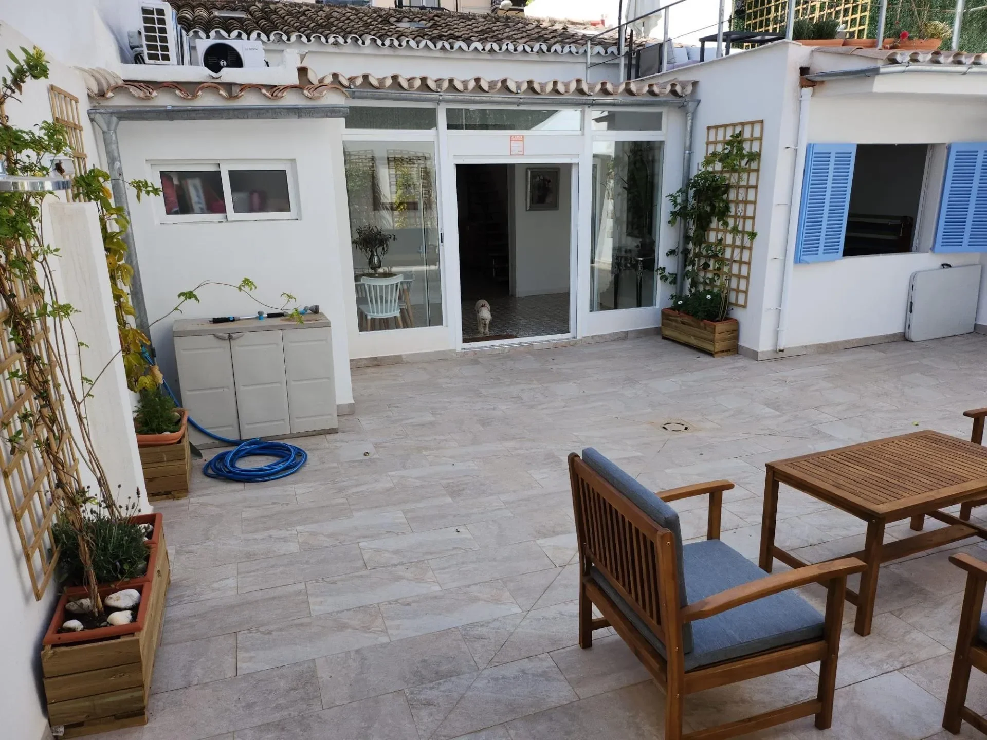 Exterior photo 4