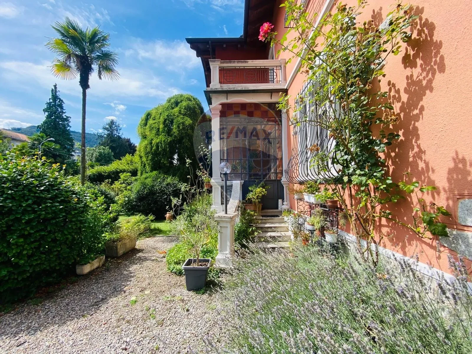Corso Cairoli, Intra, Piedmont, Italy. - Photo 15