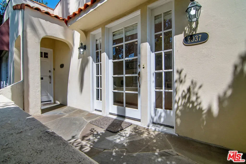 9037 Elevado Street, Los Angeles, California, United States. - Photo 25