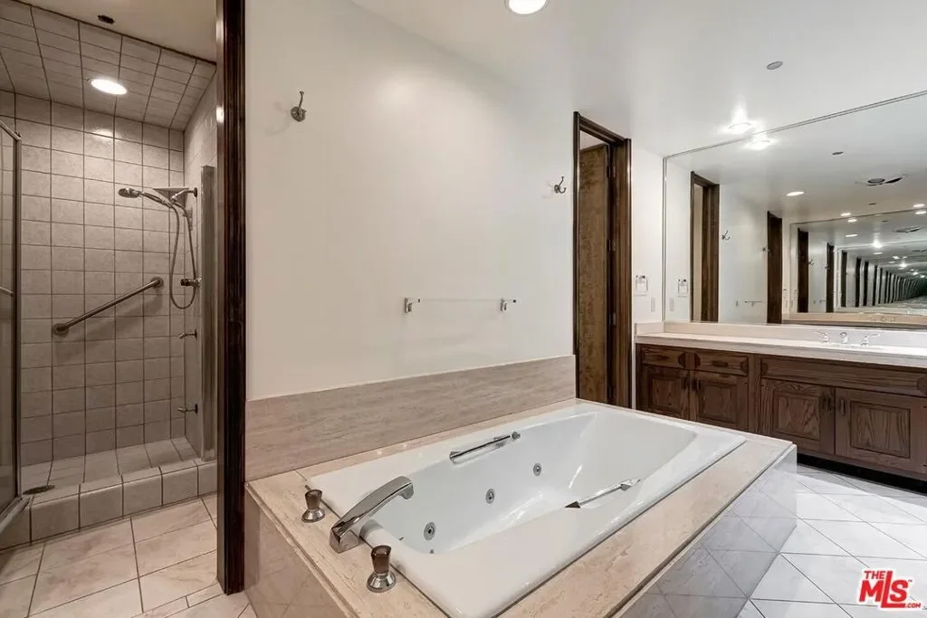 300 N Swall Drive 106, Beverly Hills, California, United States. - Photo 20