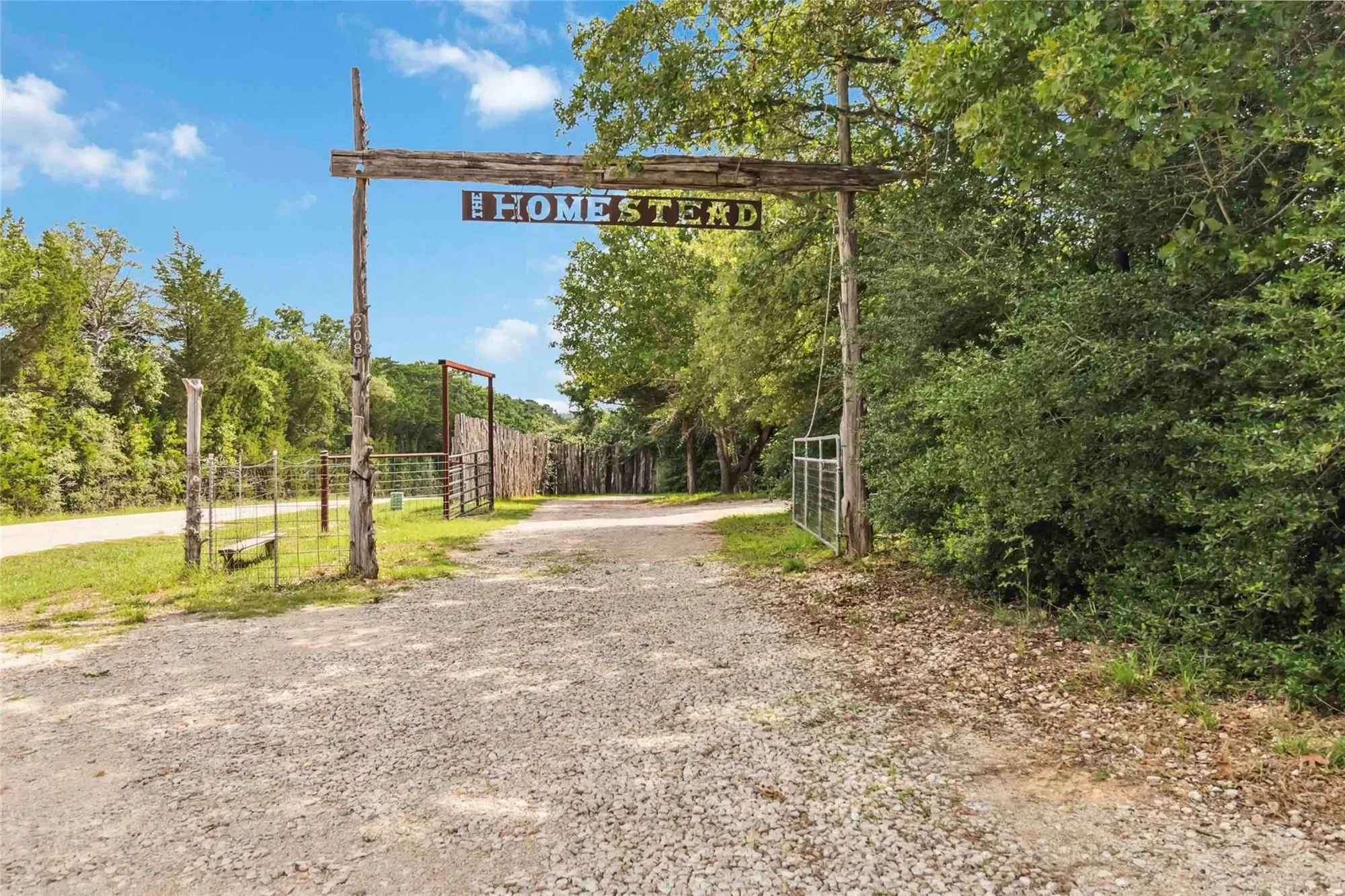 208 Old Potato RD, Paige, Texas, United States. - Photo 3
