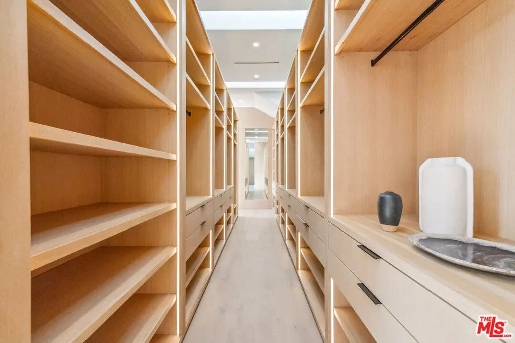 1149 Linda Flora Drive, Los Angeles, California, United States. - Photo 12