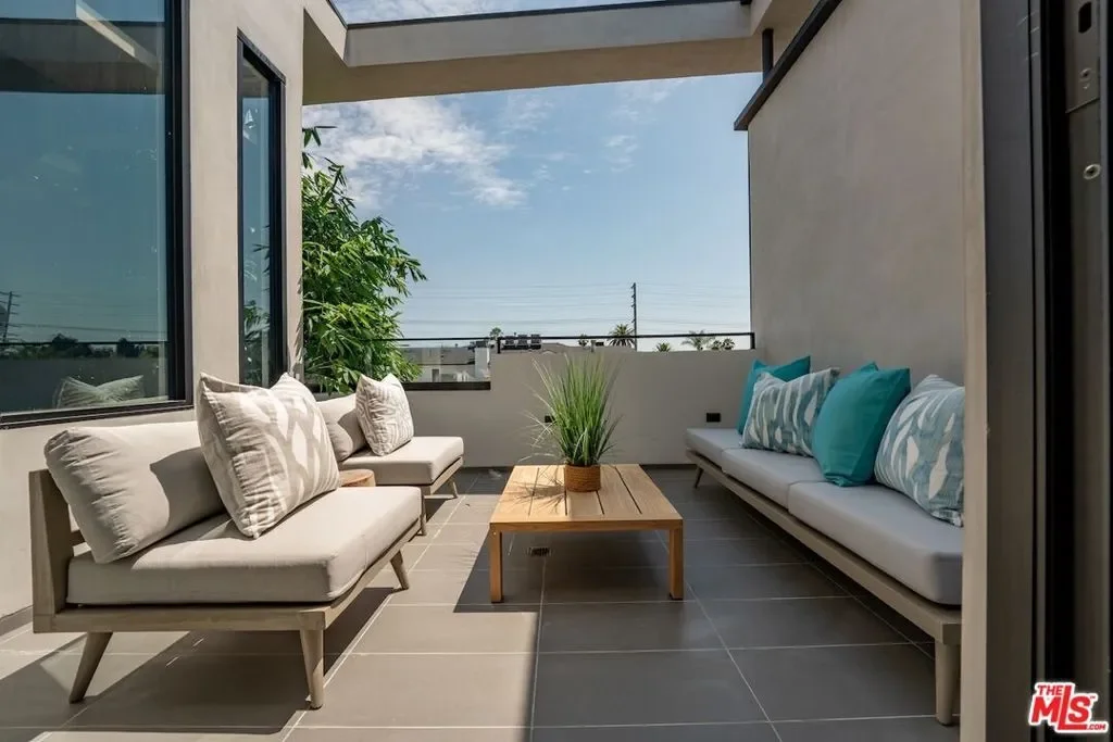 818 N Curson Avenue, Los Angeles, California, United States. - Photo 18
