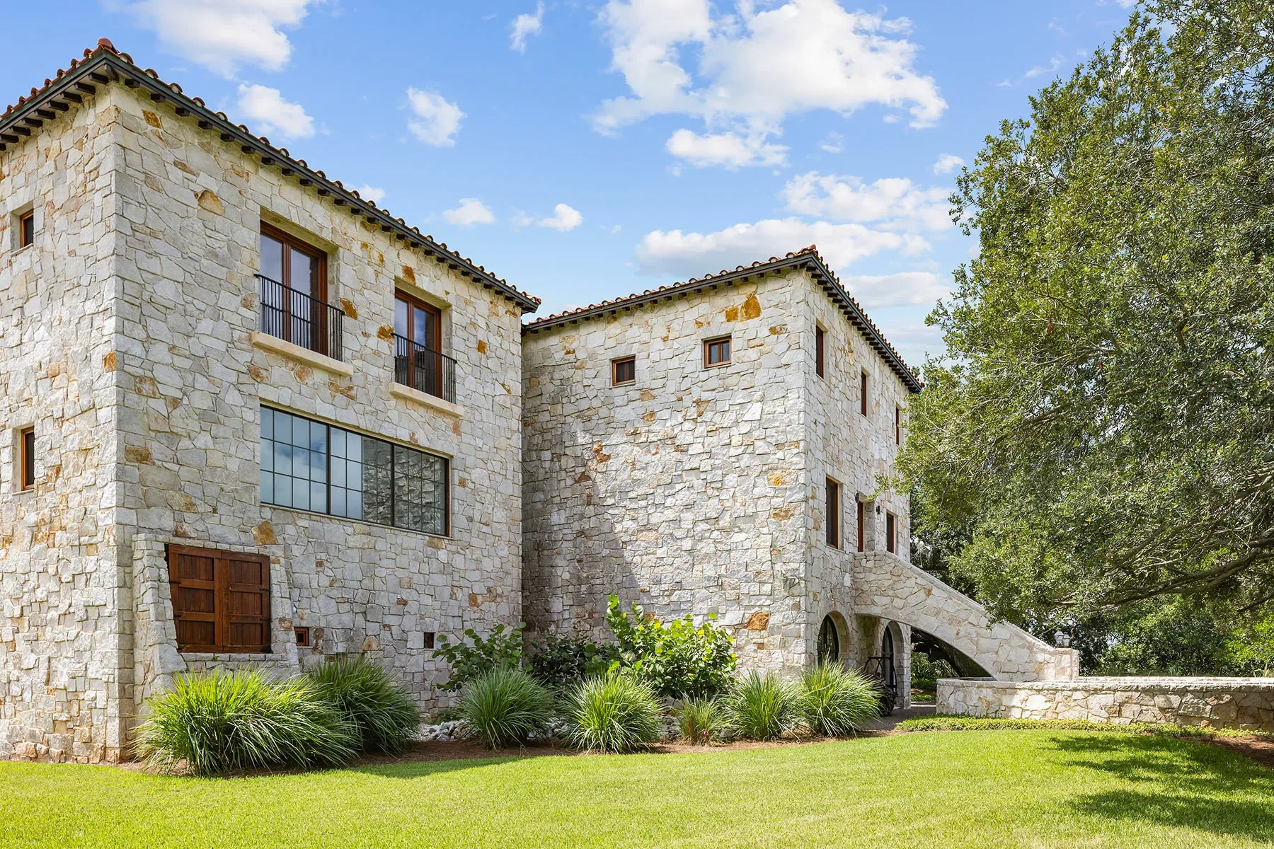 Exterior photo 3