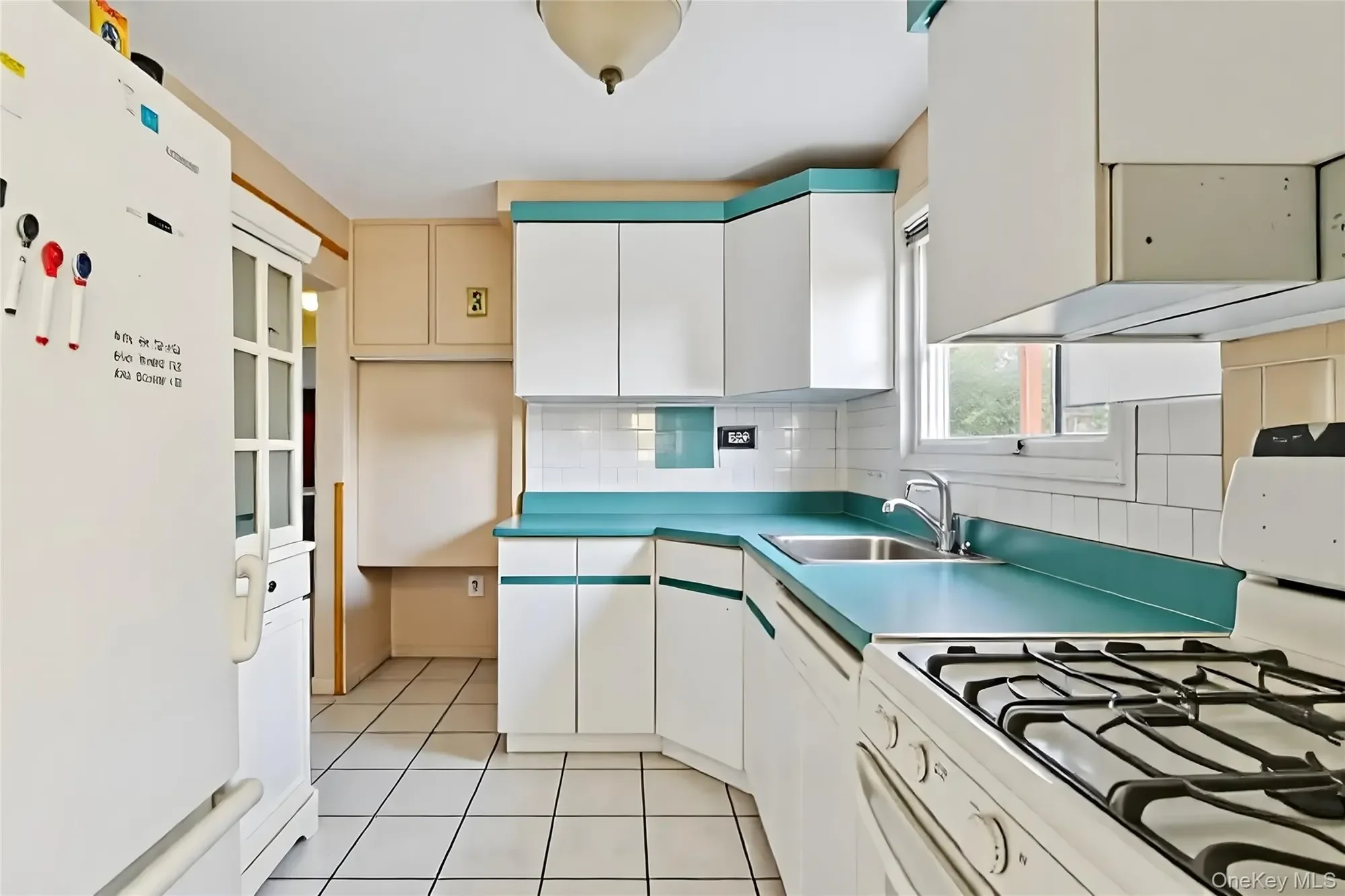 738 Old Town Road, Port Jefferson Station, New York, United States. - Photo 10