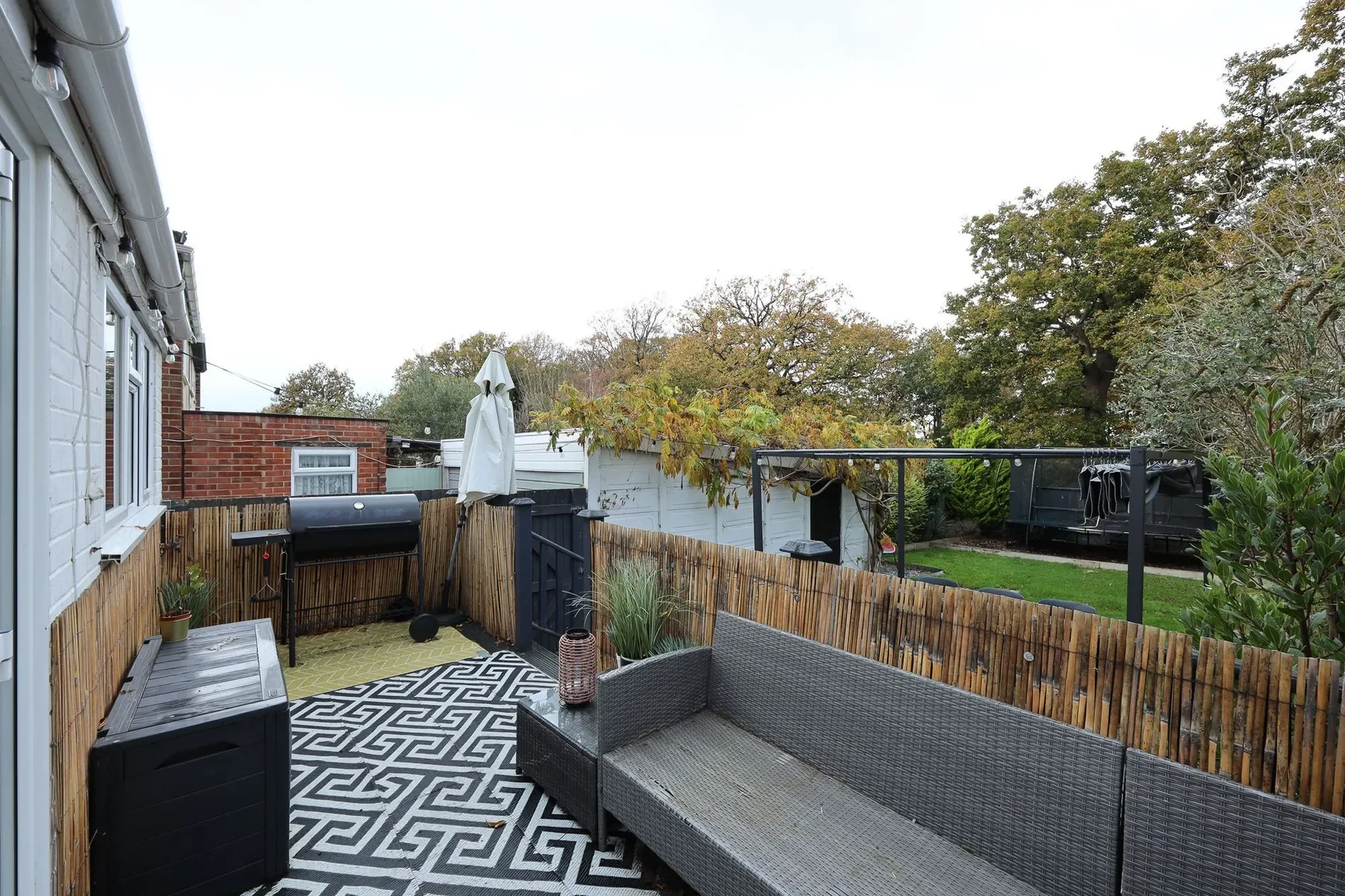 Exterior photo 4