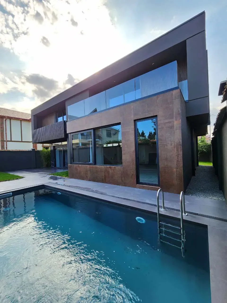 Exterior photo 3