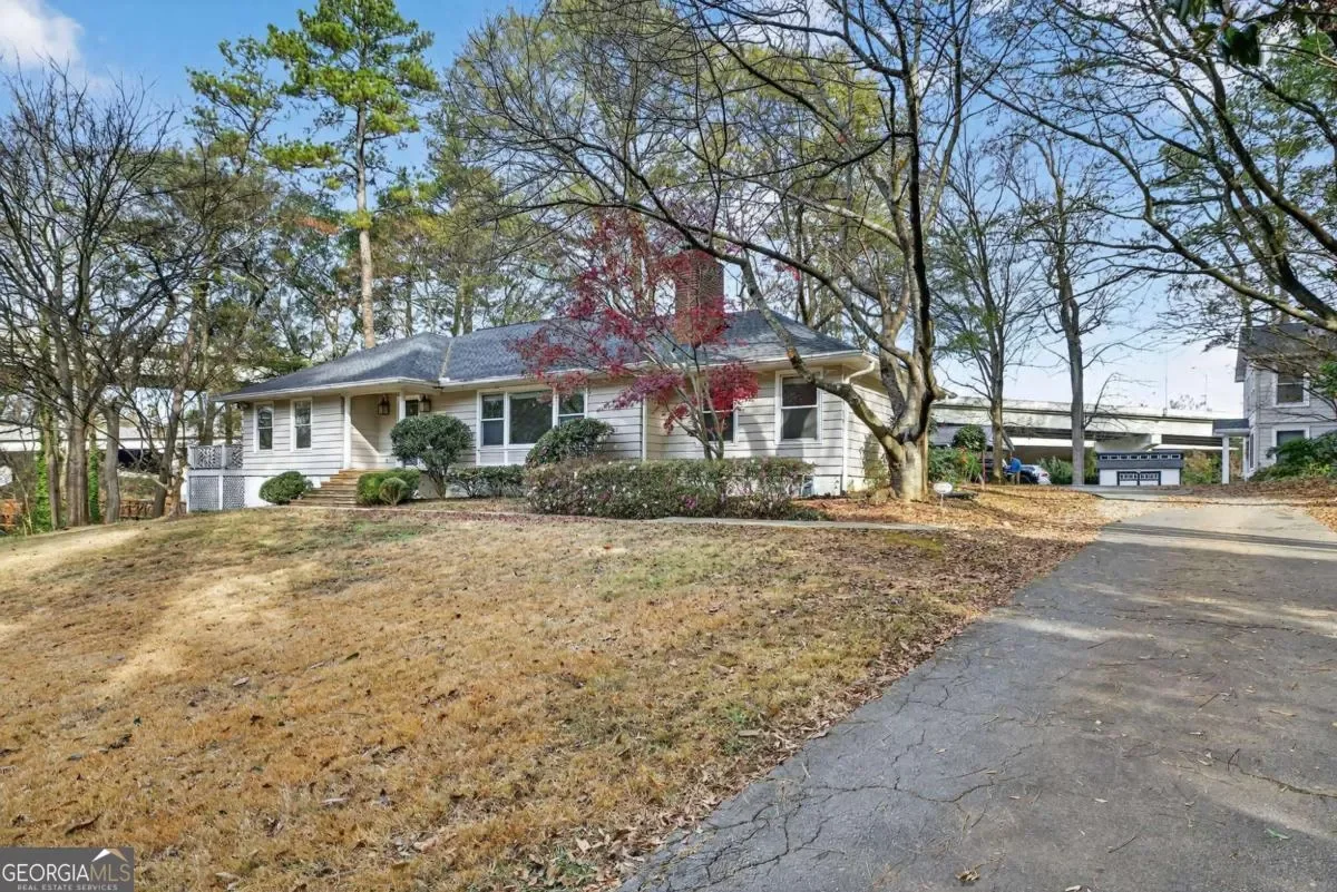 Exterior photo 3